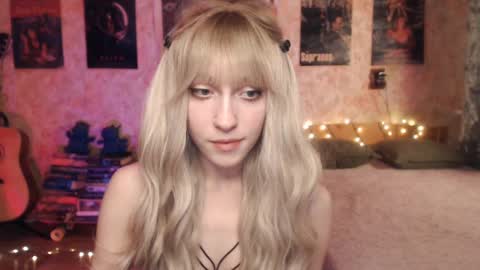 Snapshot of ellie_friendly chatting on 01/23/25, 12:09 ellie_friendly online show from 01/23/25, 12:09
