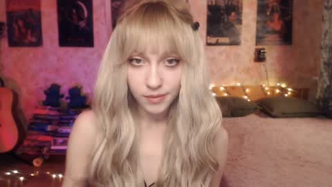 Snapshot of ellie_friendly chatting on 01/23/25, 11:15 ellie_friendly online show from 01/23/25, 11:15