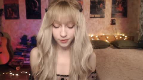 Snapshot of ellie_friendly chatting on 01/26/25, 12:16 ellie_friendly online show from 01/26/25, 12:16