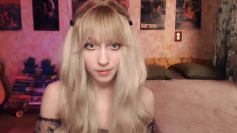 Snapshot of ellie_friendly chatting on 02/12/25, 12:12 ellie_friendly online show from 02/12/25, 12:12