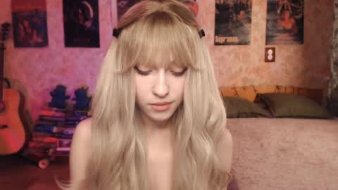 Snapshot of ellie_friendly chatting on 03/09/25, 12:10 ellie_friendly online show from 03/09/25, 12:10