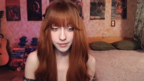 Snapshot of ellie_friendly chatting on 09/16/25, 11:39 ellie_friendly online show from 09/16/25, 11:39