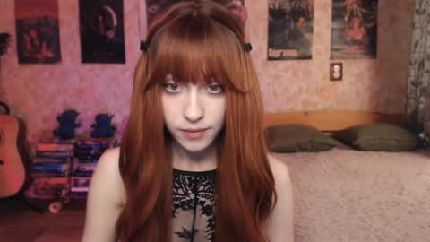 Snapshot of ellie_friendly chatting on 09/17/25, 11:17 ellie_friendly online show from 09/17/25, 11:17