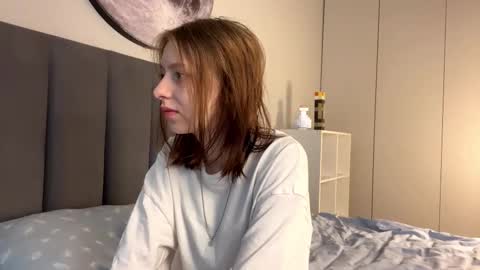 Ellie online show from 09/18/25, 06:59