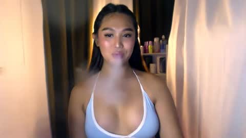 Snapshot of elliecummers chatting on 06/17/26, 06:38 ellie online show from 06/17/26, 06:38