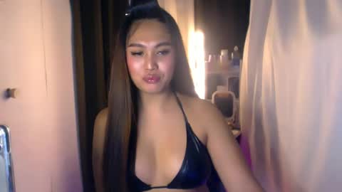 Snapshot of elliecummers chatting on 07/18/26, 12:48 ellie online show from 07/18/26, 12:48