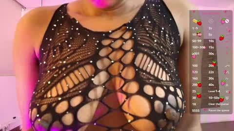 Snapshot of elliee_alves chatting on 04/22/26, 05:36 elliee_alves online show from 04/22/26, 05:36