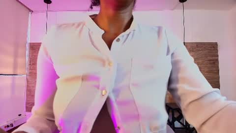 Snapshot of elliee_alves chatting on 06/18/26, 05:17 elliee_alves online show from 06/18/26, 05:17