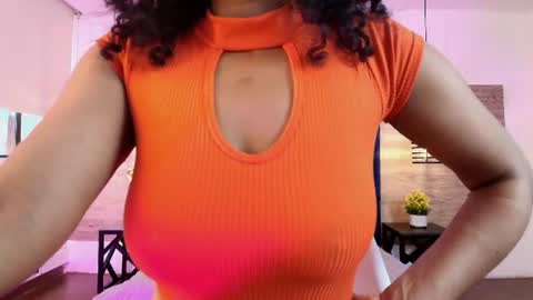 Snapshot of elliee_alves chatting on 07/22/26, 02:09 elliee_alves online show from 07/22/26, 02:09