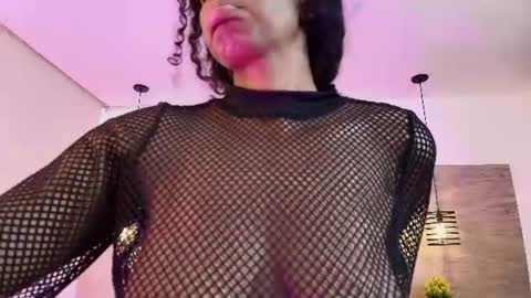 Snapshot of elliee_alves chatting on 07/28/26, 03:21 elliee_alves online show from 07/28/26, 03:21
