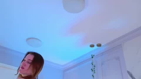 Snapshot of elliegarson__ chatting on 04/19/26, 05:01 elliegarson__ online show from 04/19/26, 05:01