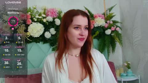 Snapshot of ellielarson chatting on 10/06/25, 05:10 EllieLarson online show from 10/06/25, 05:10
