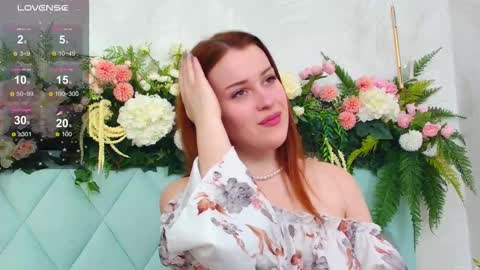 Snapshot of ellielarson chatting on 10/09/25, 05:11 EllieLarson online show from 10/09/25, 05:11