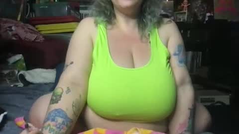 Ellie Louise online show from 10/30/25, 04:14