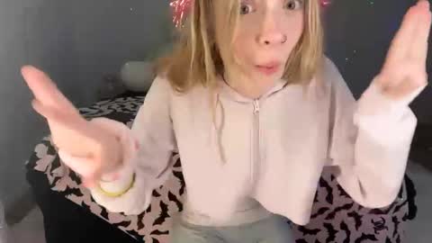 ellie online show from 10/27/25, 01:20