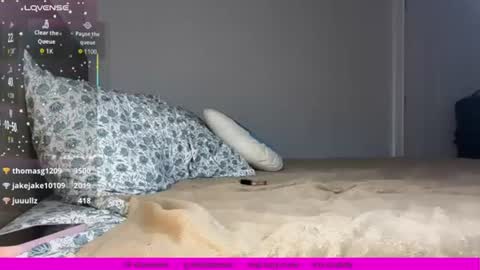 ellie online show from 06/25/26, 04:12