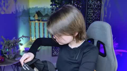 elliemurler online show from 10/13/25, 01:00