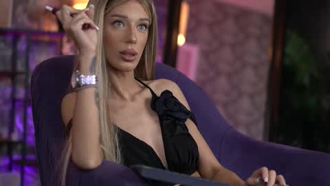 Ellie online show from 09/19/25, 06:59