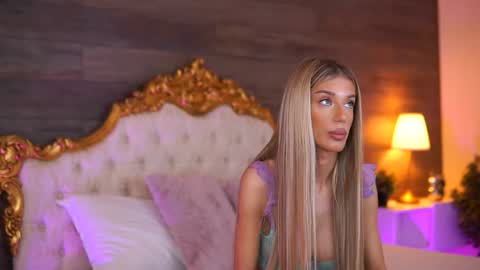 Ellie online show from 10/13/25, 08:58