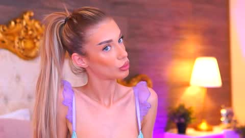 Ellie online show from 10/17/25, 09:01