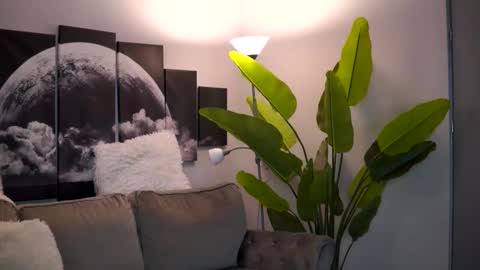 Ellie online show from 12/14/25, 07:07