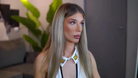 Ellie online show from 12/17/25, 07:09