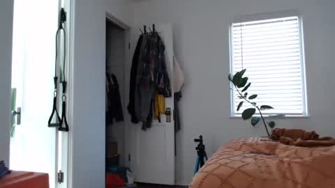 Ellie Rowyn online show from 12/17/25, 06:58