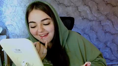 Ellie online show from 09/25/25, 06:50