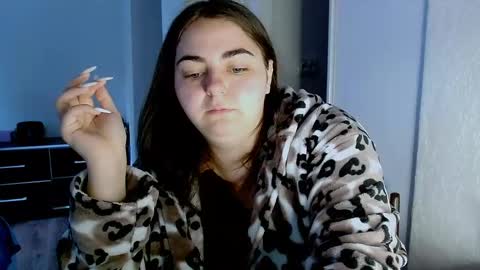 Snapshot of ellies_8 chatting on 05/27/26, 03:47 Ellie online show from 05/27/26, 03:47