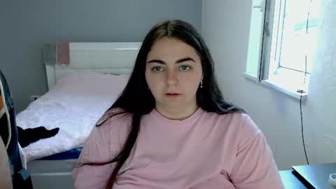 Snapshot of ellies_8 chatting on 06/08/26, 08:37 Ellie online show from 06/08/26, 08:37