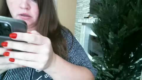 Snapshot of ellimol chatting on 12/09/24, 08:55 EliMoL online show from 12/09/24, 08:55