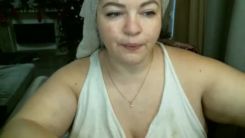 Snapshot of ellimol chatting on 12/24/24, 10:11 EliMoL online show from 12/24/24, 10:11