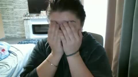 Snapshot of ellimol chatting on 03/10/25, 07:53 EliMoL online show from 03/10/25, 07:53