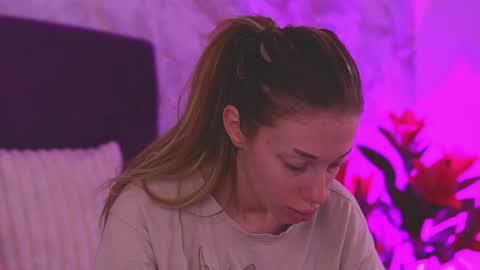 EllinaNuria online show from 03/19/26, 04:38