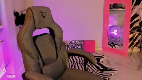 Elin online show from 02/14/26, 12:35