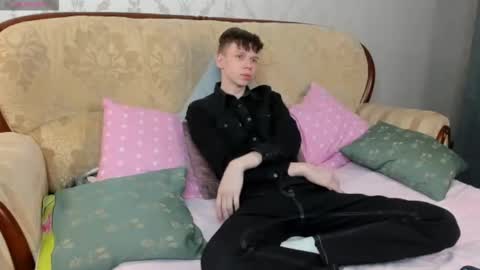 elliot_mars_ online show from 10/26/25, 05:19