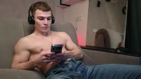elliot_muscle04 online show from 01/19/26, 04:00