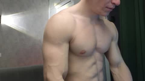 elliot_muscle04 online show from 03/29/26, 05:02