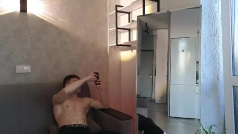 Snapshot of elliot_muscle04 chatting on 05/08/26, 04:23 elliot_muscle04 online show from 05/08/26, 04:23