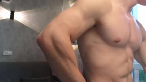 Snapshot of elliot_muscle04 chatting on 05/29/26, 02:48 elliot_muscle04 online show from 05/29/26, 02:48