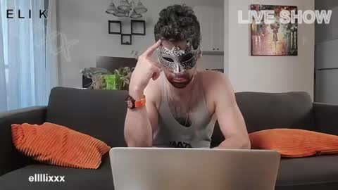 Snapshot of elllli_xxx chatting on 07/12/26, 12:23 Eli K online show from 07/12/26, 12:23