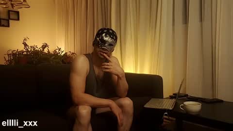Snapshot of elllli_xxx chatting on 08/08/26, 08:16 Eli K online show from 08/08/26, 08:16