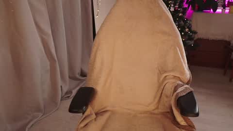 Snapshot of elly_belly chatting on 12/13/24, 07:32 Elly online show from 12/13/24, 07:32