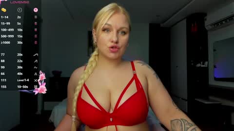 Snapshot of elly_blondy chatting on 07/26/26, 05:42 Elly online show from 07/26/26, 05:42