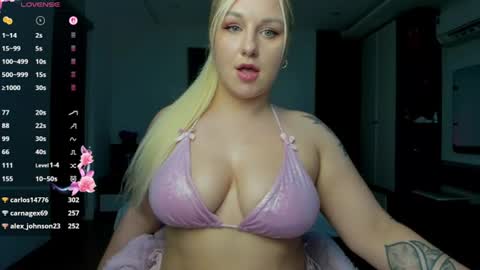 Snapshot of elly_blondy chatting on 07/28/26, 04:39 Elly online show from 07/28/26, 04:39