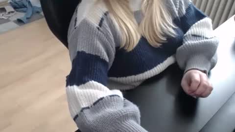 Elly online show from 09/27/25, 09:25