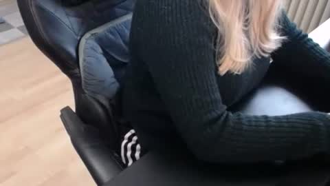 Elly online show from 09/30/25, 07:35