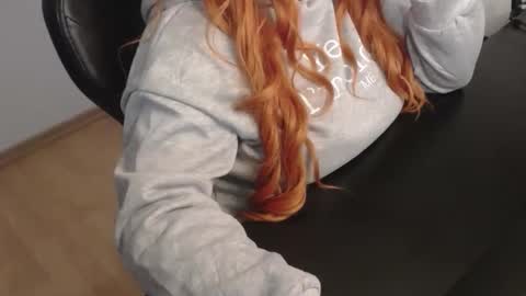 Elly online show from 12/15/25, 09:19