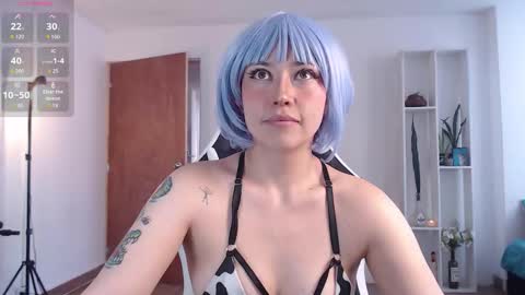 Snapshot of elly_uwuw chatting on 09/09/25, 09:36 Emy Castro online show from 09/09/25, 09:36