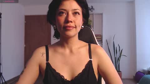 Snapshot of elly_uwuw chatting on 10/22/25, 09:14 Emy Castro online show from 10/22/25, 09:14